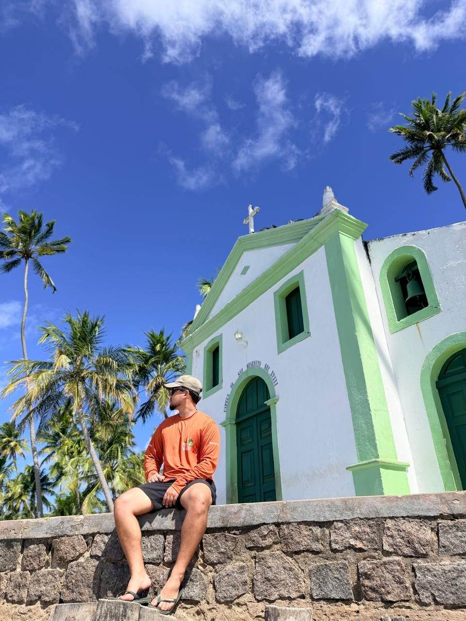 Praia dos Carneiros com Catamarã saindo de Porto de Galinhas