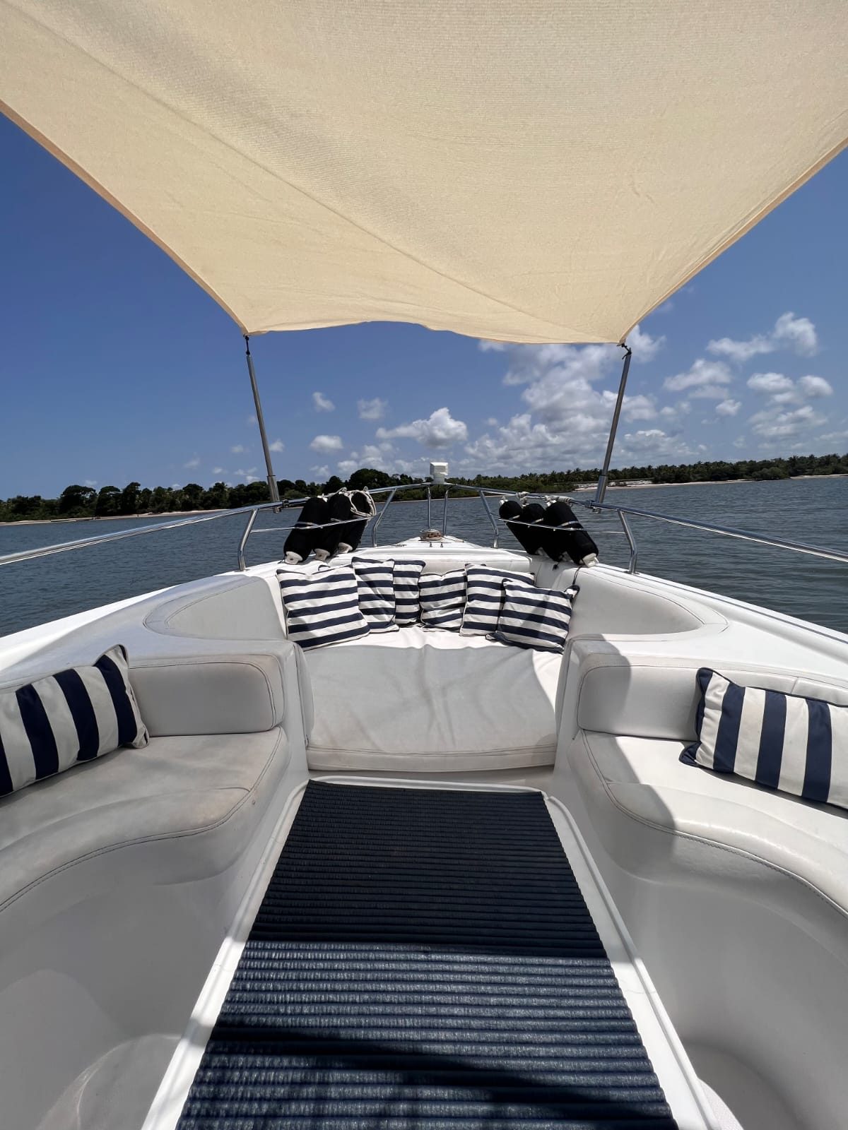 Lancha Phoenix 35 pés — Barra de São Miguel